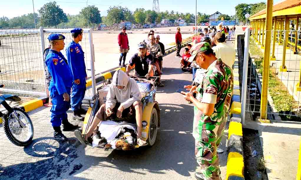 Sinergitas Jaga Kamtibmas Polres Situbondo Bersama Tni Patroli Dialogis Di Pelabuhan Jangkar
