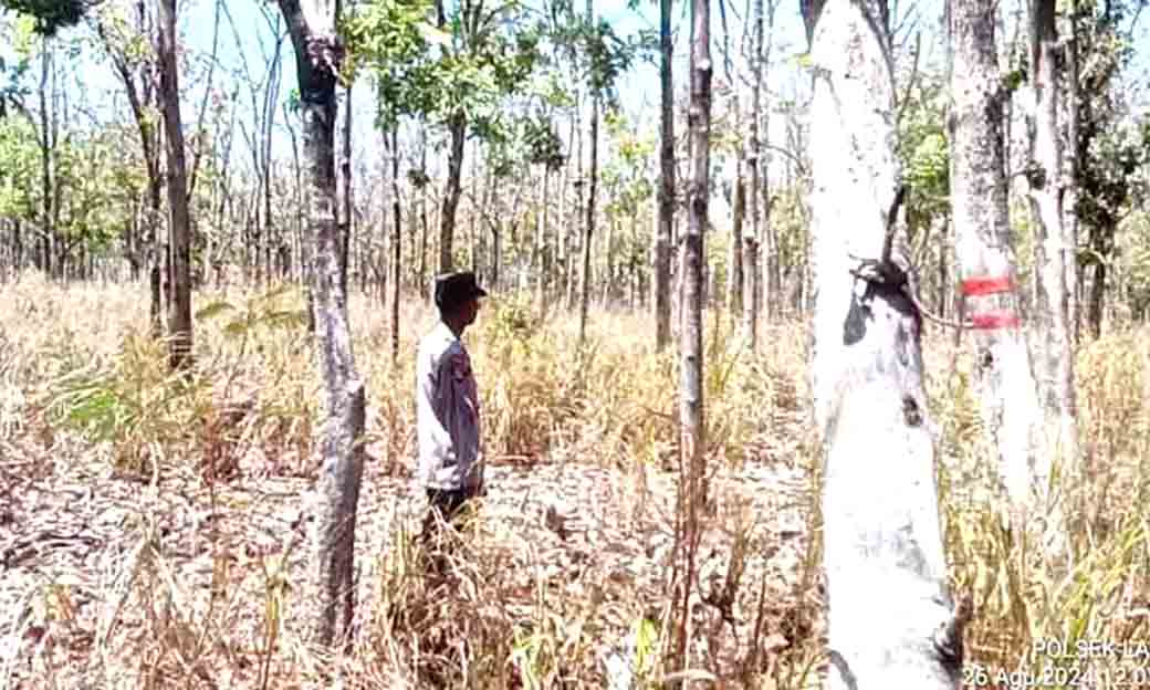 Anggota Polsek Laren Memberikan Himbauan Agar Tidak Melakukan Pembakaran Hutan