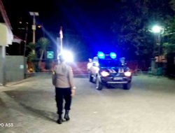 Anggota Polsek Sekaran Patroli Blue Light Antisipasi Aksi Balap Liar Pada Jam Malam Hari