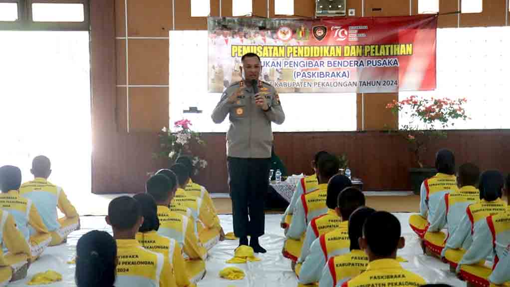 Berikan Pembekalan Kepada Paskibraka Di Kabupaten Pekalongan