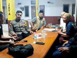 Bripka Dimas Sambangi Balai Desa Manyar Untuk Berdialogis Dengan Perangkat Desa