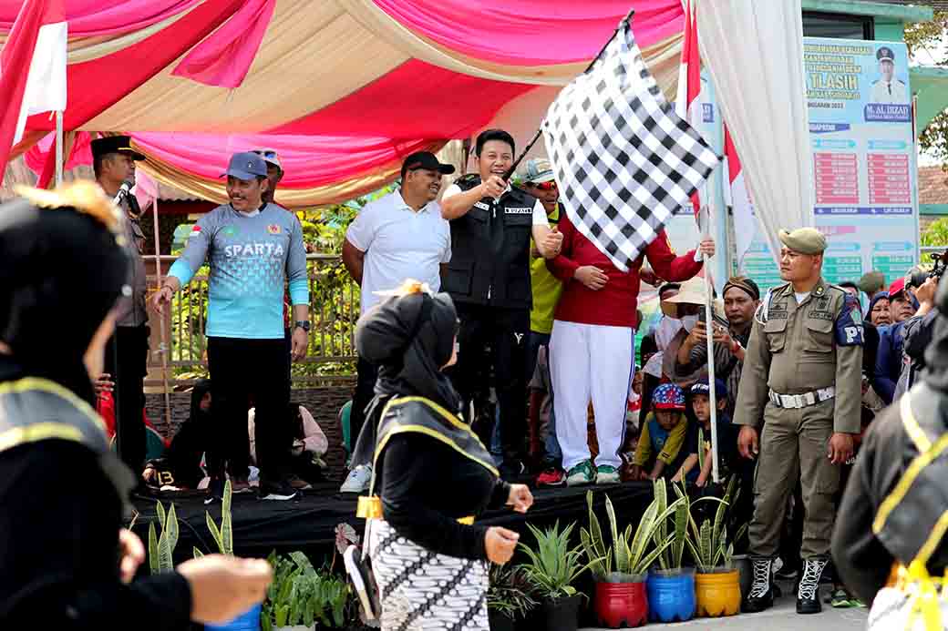 Buka Lomba Karnaval Hut Ke 79 Ri, Subandi