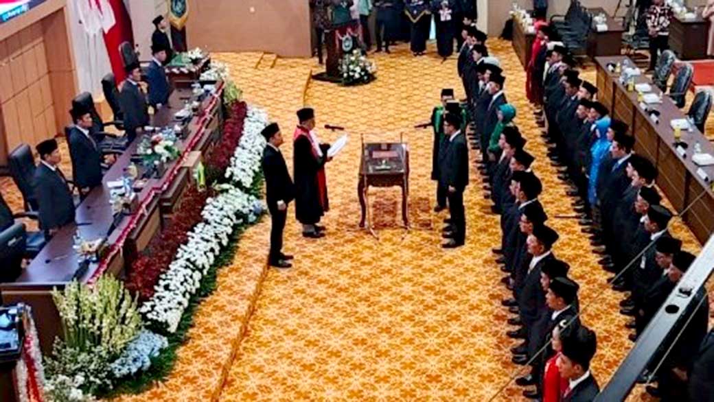 Bupati Lamongan Ajak Anggota Dprd Baru Utamakan Kepentingan Masyarakat