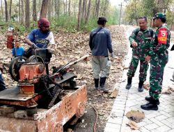 Dansatgas TMMD 121 Kodim Ngawi  Tinjau Pemavingan Jalan dan Sambangi Anggota Satgas