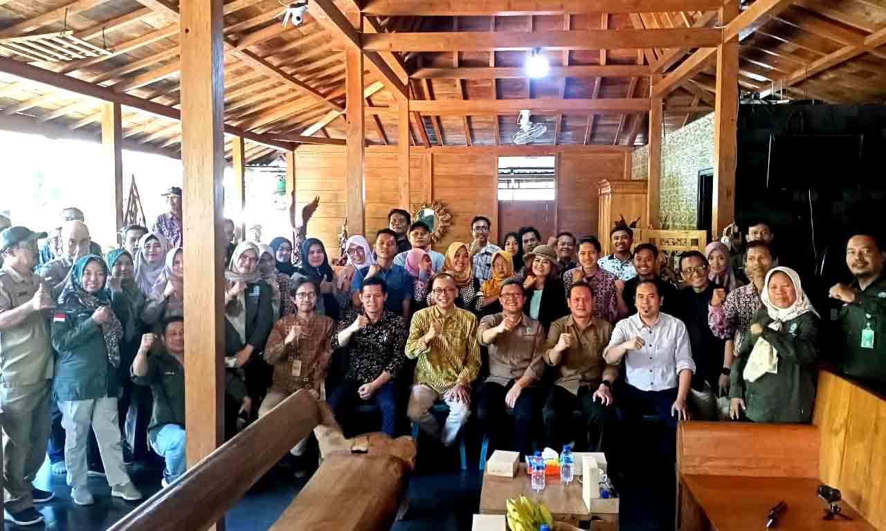 Dinas Kehutanan Jawa Timur Lakukan Pembinaan Dan Fasilitasi Pengembangan Umkm Berbahan Baku Kayu Perajin Ngawi