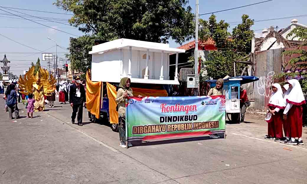 Dindikbud Kabupaten Pemalang Ikut Meriahkan Karnaval Pembangunan Dan Seni Budaya Kenalkan Batik Goyor