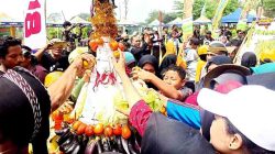 Festival Budaya Manunggaling Sri Sedana, Warga Berebut Gunungan Sedekah Bumi