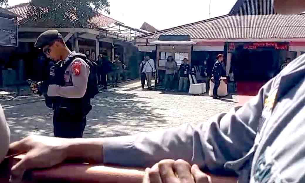 Hari Kedua Pendaftaran Calon Bupati Pemalang, Oknum Security Kpu Melarang Wartawan Meliput