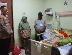 Kapolres Probolinggo Kota Kunjungi Korban Laka Perlintasan Kereta Api, Beri Dukungan dan Doa