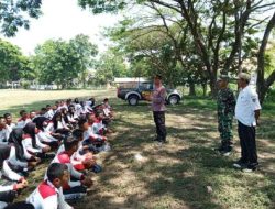 Kapolsek Plosoklaten Cek Kesiapan dan Beri Motivasi Paskibraka Upacara HUT RI