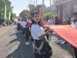 Menyambut HUT RI ke – 79 Desa Dawung Ringinrejo membentangkan Bendera Merah Putih 1000m dan 1000 Penari jaranan kolosal