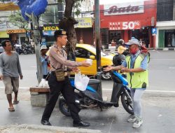 Polresta Sidoarjo Tumbuhkan Rasa Peduli di Tengah Patroli