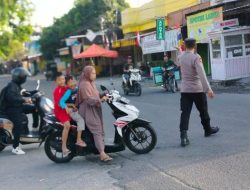 Giat Commander Wish Anggota Polsek Laren Atur Kelancaran Lalulintas Pagi Hari