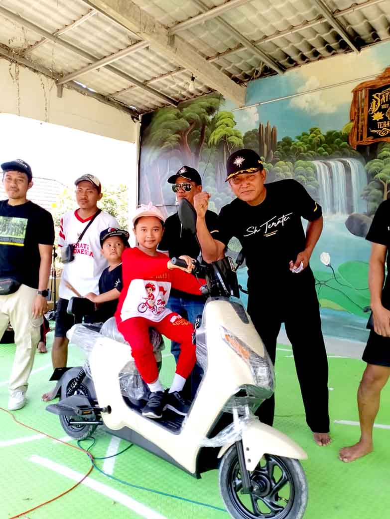 Jalan Sehat Ceria Sh Terate Rayon Karangtapen Berjalan Meriah 3