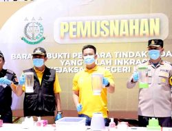 Kapolres Lamongan Hadiri Sosialisasi Peraturan di Bidang Cukai dan Pemusnahan Barang Bukti Operasi BKC Ilegal di GOR Lamongan
