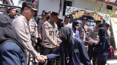Kapolres Lamongan Pimpin Pengamanan Aksi Penyampaian Pendapat Di Kpu Dan Gedung Dprd 2