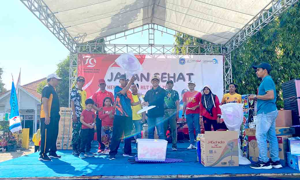 Kapolsek Sukodadi Bersama Forkopimcam Melaksanakan Jalan Sehat