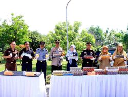 Kejari Ngawi Musnahkan Barang Bukti Narkotika Dan Senjata Tajam