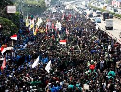 Komika, Artis, Mahasiswa Ramaikan Demo Tolak Revisi UU Pilkada di DPR/MPR