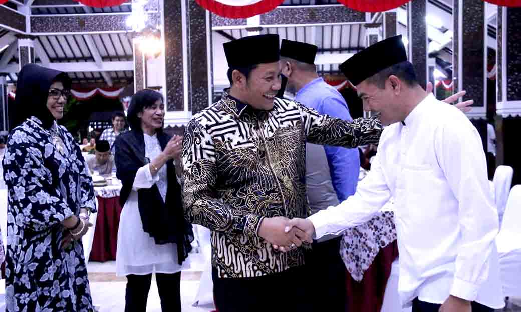 Kyai Khos Doakan Kemaslahatan Bagi Kabupaten Sidoarjo Di Malam Tasya'kuran Peringatan Hut Ri