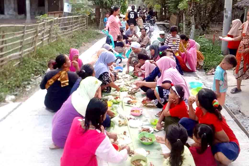Menjaga Kerukunan, Warga Desa Warakas Adakan Gelar Makan Bersama 2