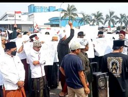 Pabrik Miras di kawasan Industri Modern Cikande Kabupaten Serang di Demo Puluhan Santri Tuntut Pabrik di Tutup