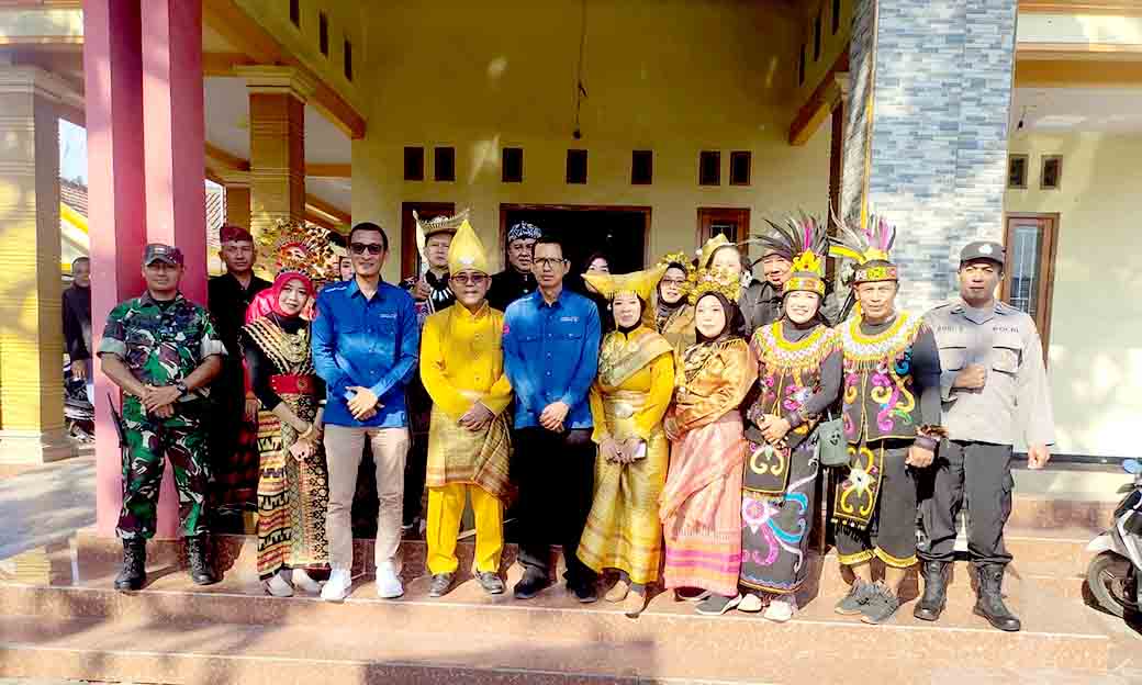 Pembentangan Bendera 1000 M Dan Atraksi Budaya 1000 Penari Jaran Kepang Desa Dawung