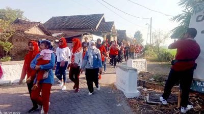 Pemdes Kebaron Meriahkan Hut Ri Ke 79 Dengan Jalan Sehat Dan Senam Bersama 2