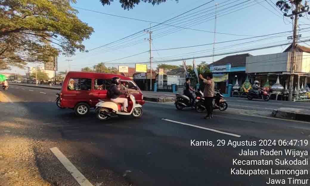 Pengaturan Arus Lalu Lintas Pagi Hari Bentuk Pelayanan Polri Kota Presisi Kepada Masyarakat