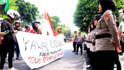 Polisi Kawal Aksi Damai Koalisi Mahasiswa Ngawi