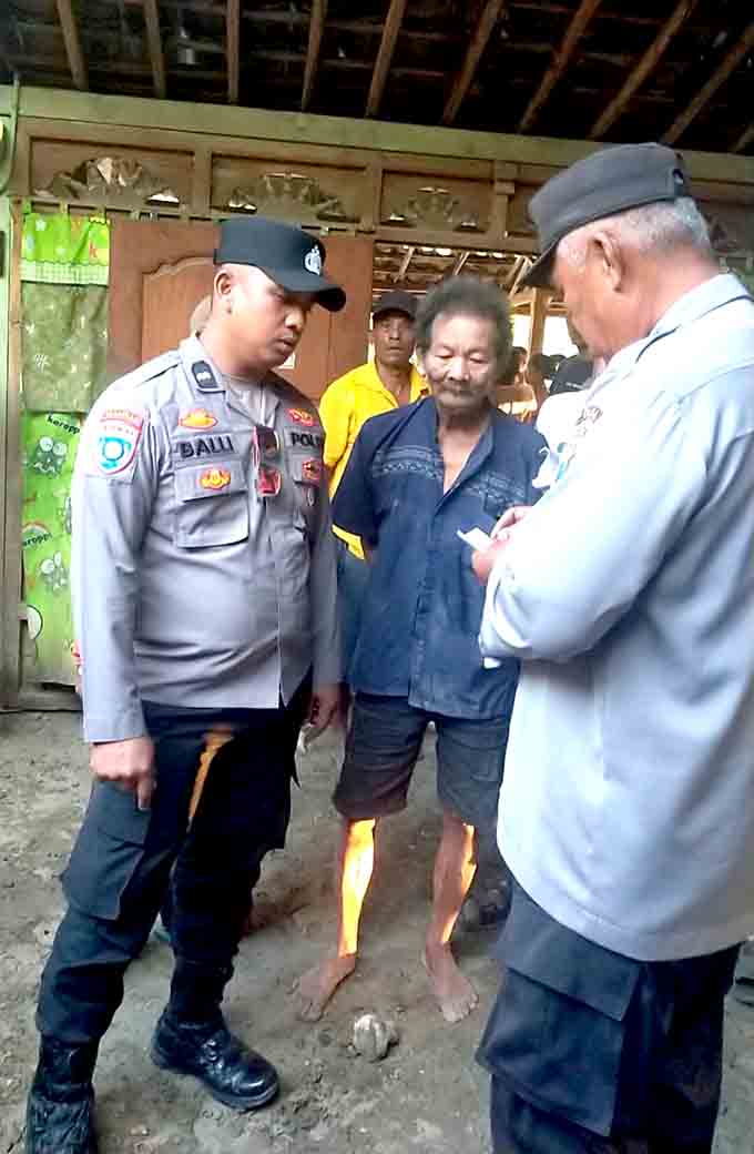Polisi Ngawi Bersama Relawan, Sigap Tangani Kebakaran Salah Satu Rumah Warga Di Karangjati 2