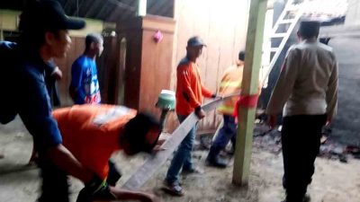 Polisi Ngawi Bersama Relawan, Sigap Tangani Kebakaran Salah Satu Rumah Warga Di Karangjati 3