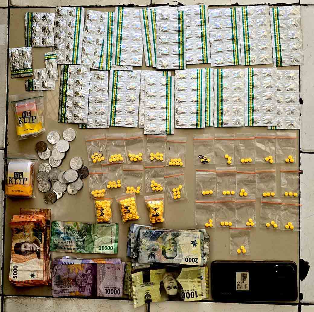 Polsek Jatiuwung Sita Ratusan Butir Obat Daftar G