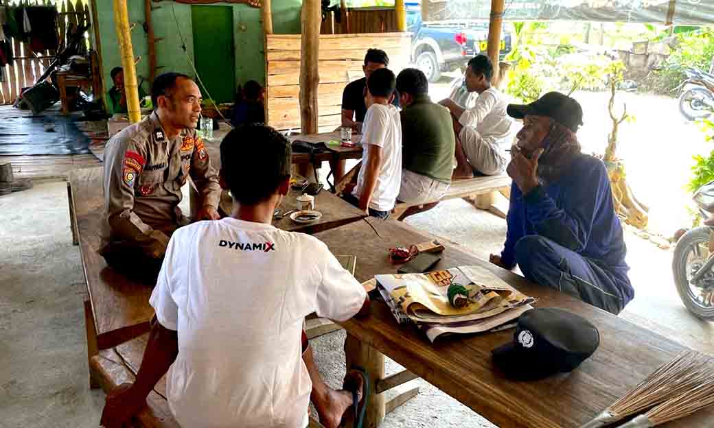 Polsek Laren Gelar Patroli Dialogis Sapa Warga Untuk Bangun Kemitraan Menjelang Pilkada 2024