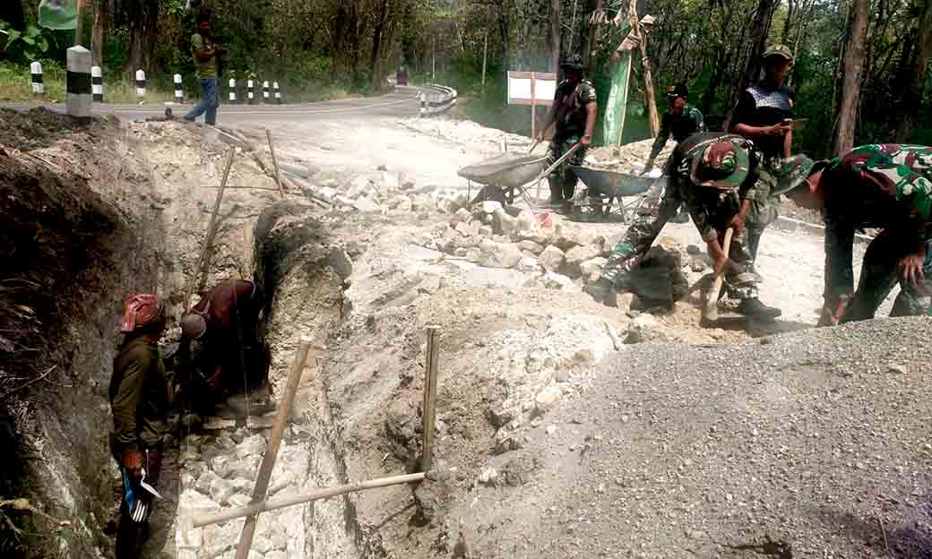 Semangat Tak Terbendung, Satgas Tmmd 121 Dan Warga 2