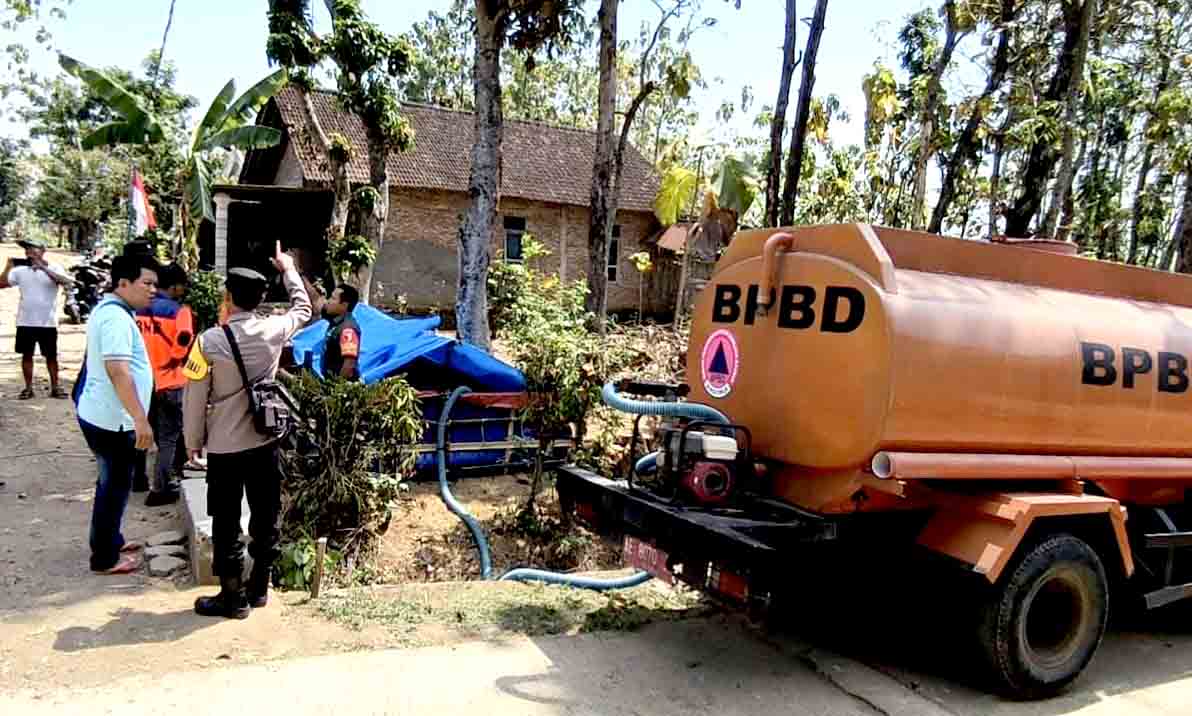 Sinergitas Tni Polri Di Ngawi, Salurkan Bantuan Air Bersih Untuk Warga Desa Jagir, Sine