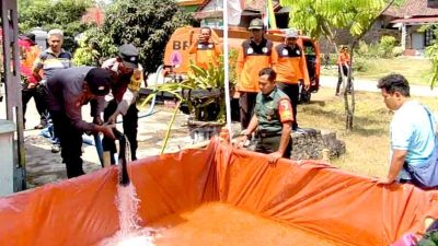 Sinergitas Tni Polri Di Ngawi, Salurkan Bantuan Air Bersih Untuk Warga Desa Jagir, Sine 2
