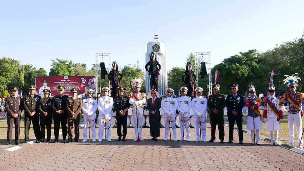 Untitledupacara Penurunan Bendera Di Kabupaten Sidoarjo Berlangsung Khidmat