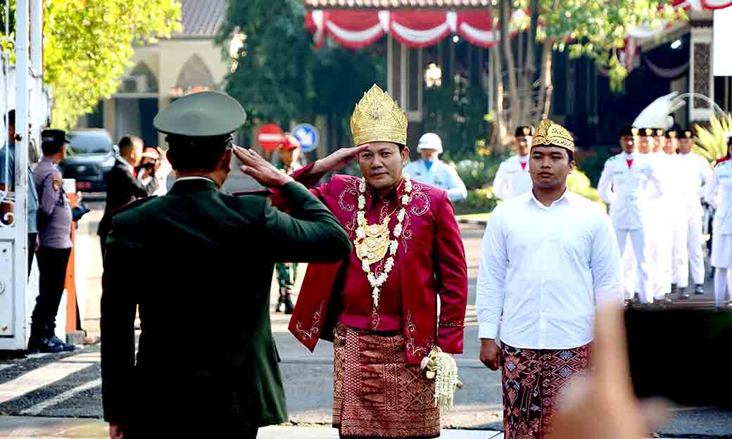 Upacara Hut Ke 79 Ri Dengan Kostum Adat, Subandi Ajak Masyarakat Tanamkan Bhinneka Tunggal Ika