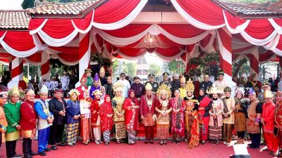 Upacara Hut Ke 79 Ri Dengan Kostum Adat, Subandi Ajak Masyarakat Tanamkan Bhinneka Tunggal Ika 3