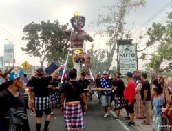 Spektakuler Karnaval, Desa Dradahblumbang Meriahkan HUT RI Ke-79