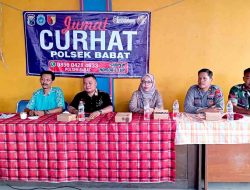 Anggota Polsek Babat Gelar Jumat Curhat di Desa Kuripan Bersama Kepala Desa Serata Prangkat Desa
