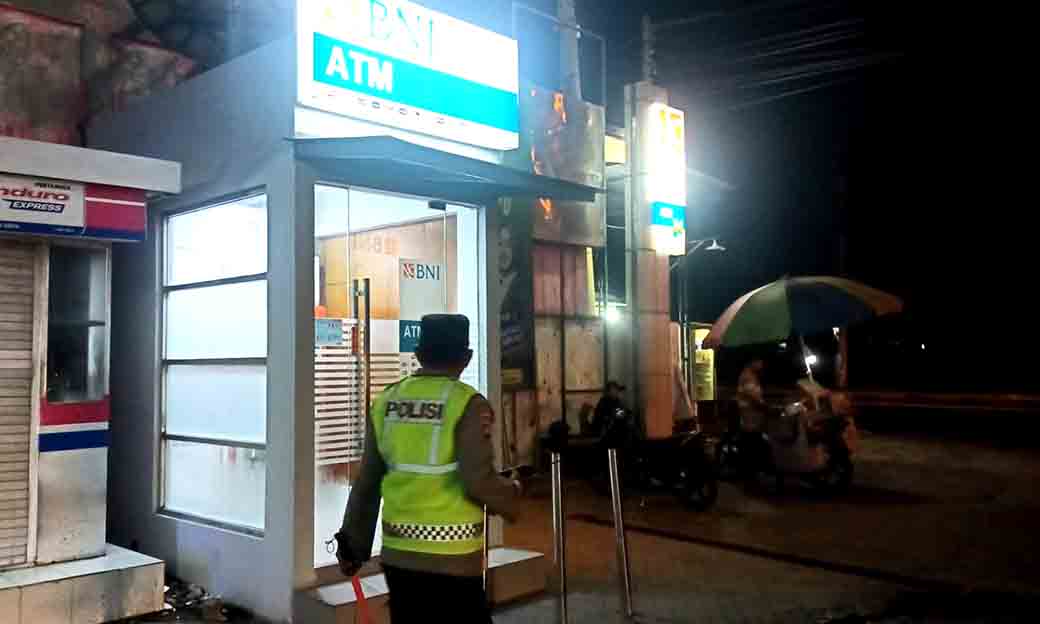 Anggota Polsek Babat Patroli Dengan Sasaran Obyek Vital