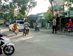 Anggota Polsek Sekaran Melaksanakan Commander Wish Pagi Guna Memberikan Kelancaran Lalu Lintas