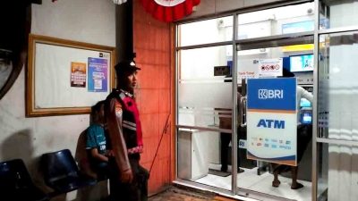 Anggota Polsek Sekaran Melaksanakan Patroli Ke Obyek Vital Alfamart Serta Atm Bri 2