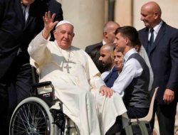 Awali Lawatan ke Asia, Paus Terbang ke Indonesia