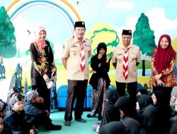 Bupati Lamongan Sumbangkan Ratusan Buku ke Perpustakaan Daerah