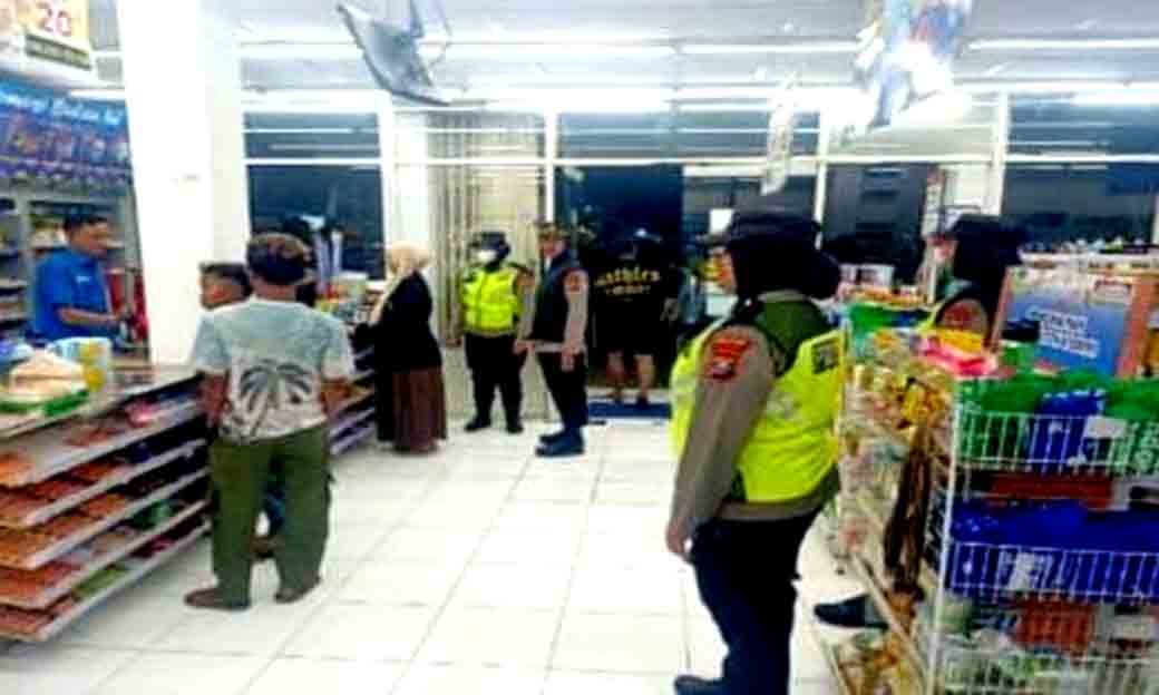 Cipta Kondisi, Polwan Polres Kediri Rutin Patroli Malam Minggu