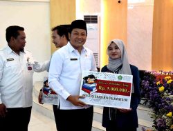 Dua Mahasiawa Sidoarjo Merasa Terbantu dan Bersyukur Mendapatkan Beasiswa Pendidikan Pemkab Sidoarjo