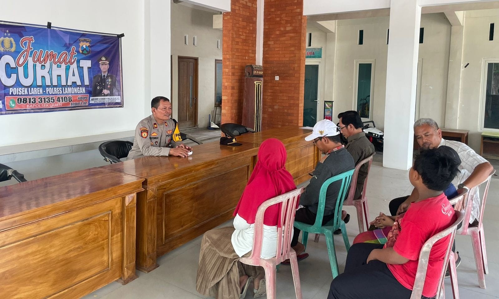 Giat Jumat Curhat Polsek Laren Memberikan Himbauan Khamtibmas Menjelang Pilkada 2024